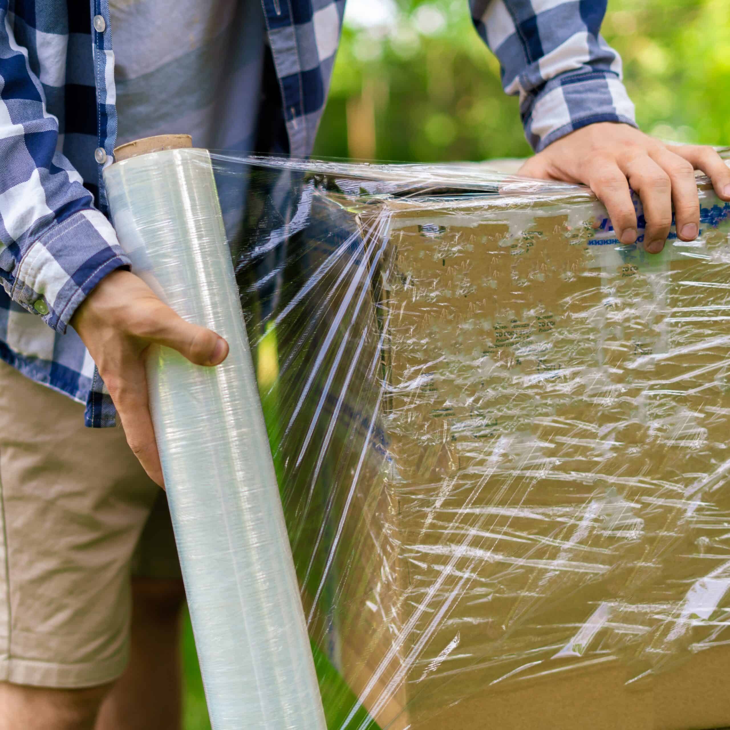 stretch wrap roll, man packing the box for shipping