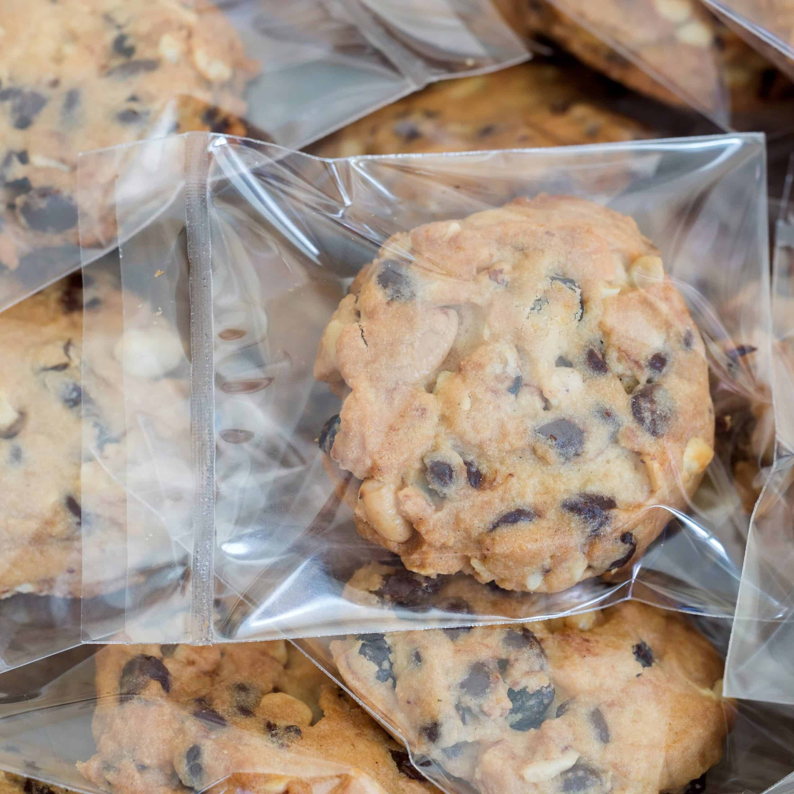 Chocolate,Chips,Cookies,In,Plastic,Wrap,Packaging.